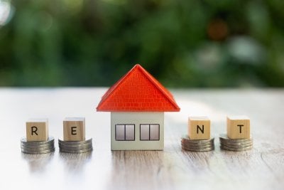 house with R E N T blocks